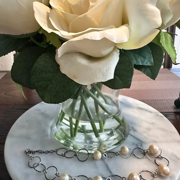 Vintage Silver and Faux Peal necklace - Picture 3 of 4